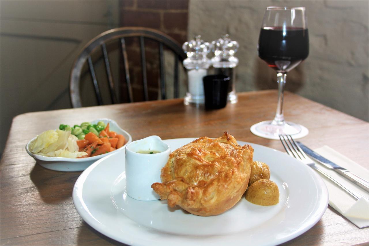 The Three Horseshoes Warham 외부 사진